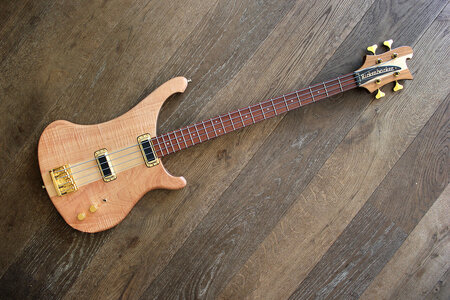 Rickenbacker 4004CII Cheyenne Mapleglo