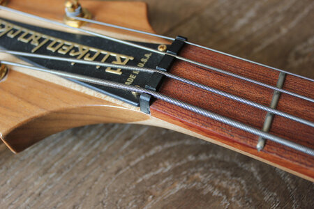 Rickenbacker 4004-nut_1500.jpg