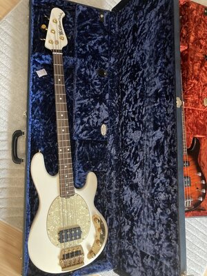 Music Man USA Classic Stingray 4 GW - Gilded White PDN Limited Edition