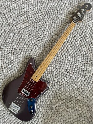 Docwood 4 Jaguar Style Medium Scale Bass