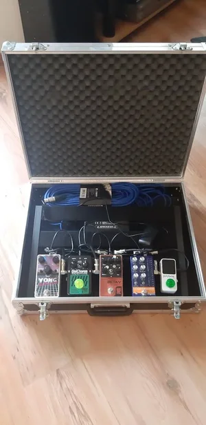 pedalboard-6.jpg pedalboard-6.jpg