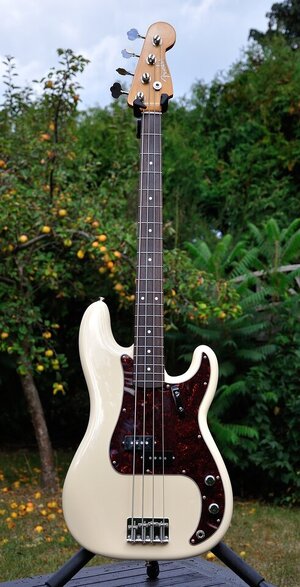 Fender-Precision-NBD.jpg