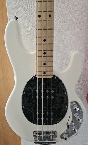Music Man Stingray 4 HH inkl Koffer - wie neu