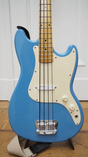 Squier Bronco Blau 2.jpeg Squier Bronco Blau 2.jpeg