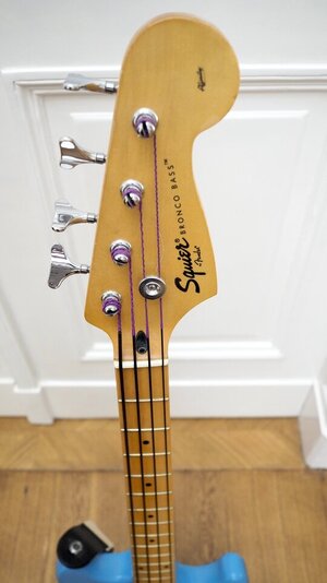 Squier Bronco Blau 4.jpeg