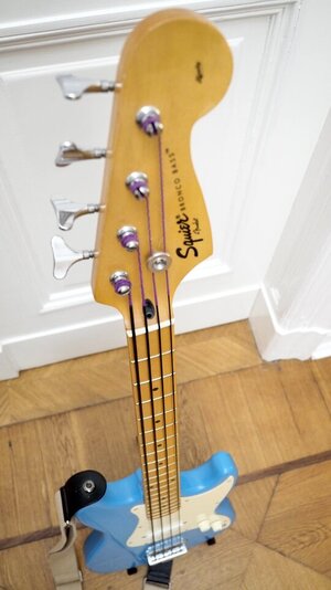 Squier Bronco Blau 9.jpeg