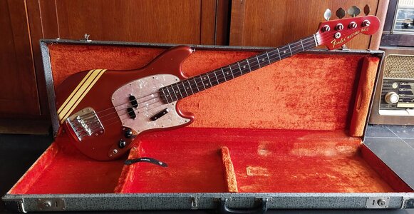 Fender Mustang Bass competition red 1970 (matching headstock)