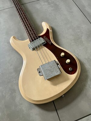 1967 Guyatone Bass EB-1 Short Scale Made in Japan white