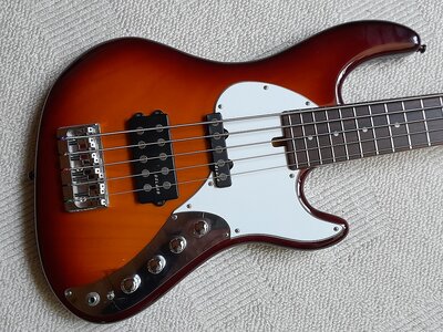 1Clover Body Front.jpg