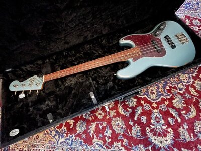 Fender 60th Anniversary Road Worn Jazz Bass PF Firemist Silver