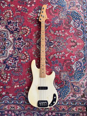 G&L SB-1 1982 - Olympic White