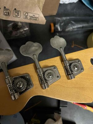 Fernandes Stone Logo-era bass tuners