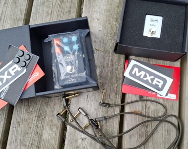 FS: MXR Bass Synth + MXR external footswitch and 3 EBS performance patch cables (New!)