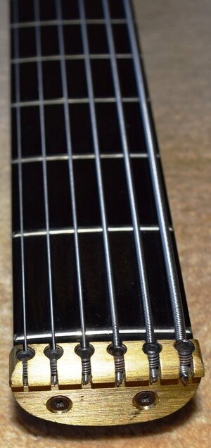 Saitenhalter Hals.JPG