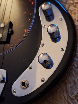 MusicMan Stingray 4H BMN (10).jpg