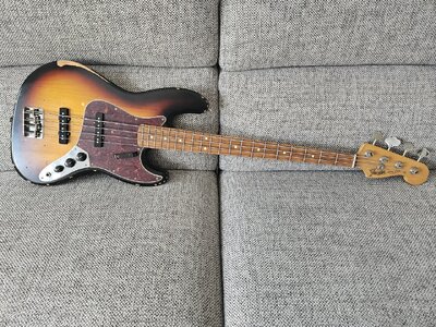 Fender Jazz Bass Road Worn (3.64kg!) + Raw Vintage PU