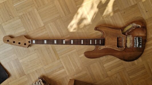 Bastler Bass Hälse