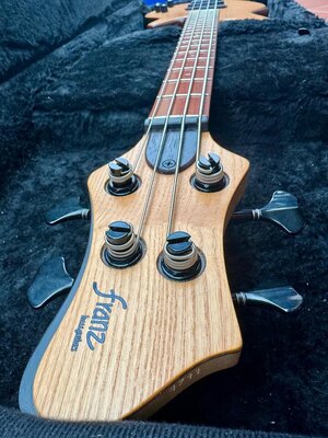 :: FRANZ Bassguitars :: Merak 4 :: European Ash / Heimische Hölzer :: Glockenklang :: Delano ::