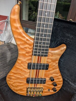 Pedulla Thunder Bass quilted maple