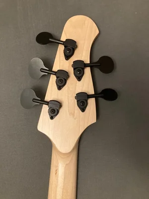 RS Headstock back.webp RS Headstock back.webp