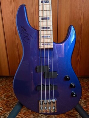 Spector Icon Frank Bello/von ihm am Guitar Summit gespielt