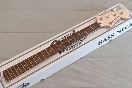 [Suche:] Bass Hals für Squier Affinity Jazz Bass