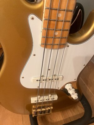 Fender Jazz Bass 1981-82 collectors gold on gold