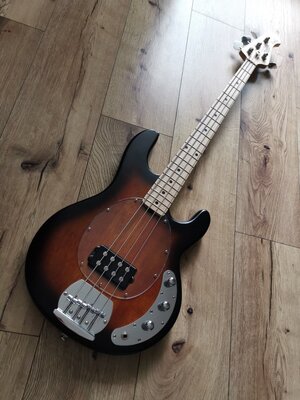 V/T : STERLING by Musicman Stingray 4 Bass