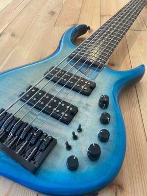 Versand Mo 27.: Sire Marcus Miller M7-6 TBL 6-Saiter