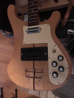 Suche Rickenbacker 4001 Pickguard in weiß