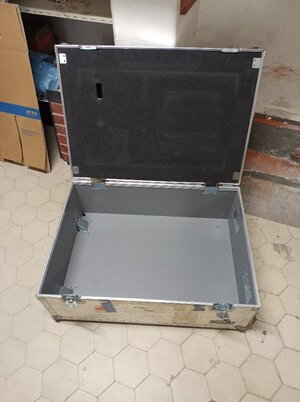 Großes Case mit Rollen