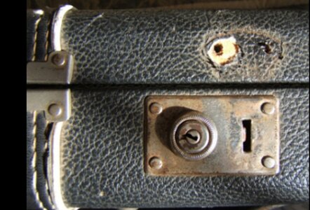 Suche: Cheney Verschluss für vintage Basskoffer