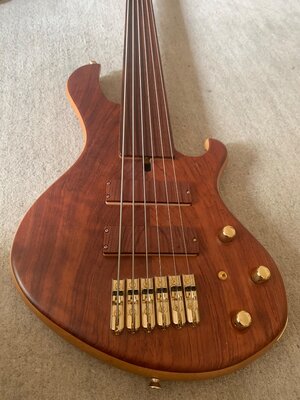 Fretless Bass 6 String Maruszczyk Frog Custom Shop