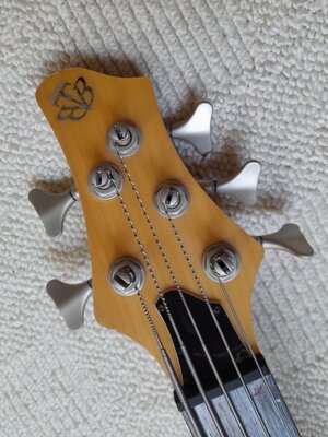 4 Ibanez BTB 555.jpg