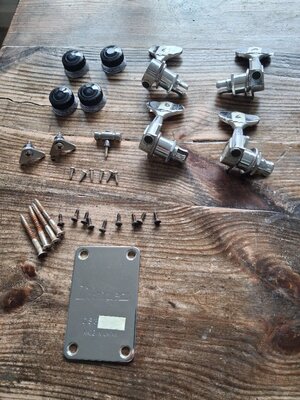 Ibanez Roadstar II Hardware