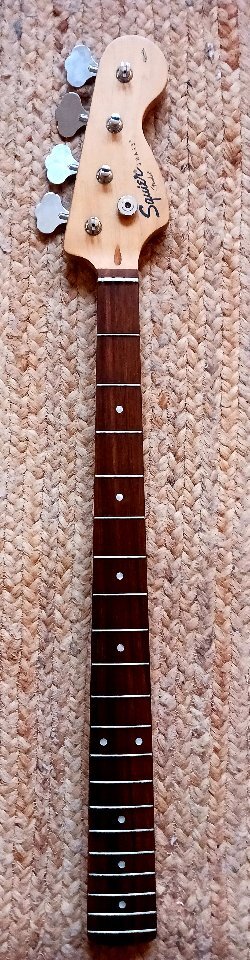 Squier Affinity Jazz Bass Hals (2009 Trussrod defekt)