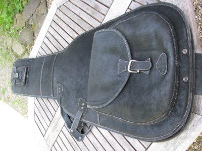 Harvest Bass Gigbag Büffelleder schwarz wie neu.