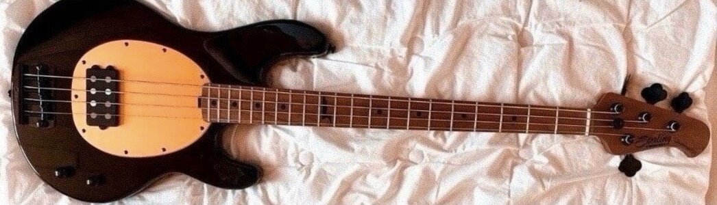 Sterling by MusicMan Pete Wentz wie neu