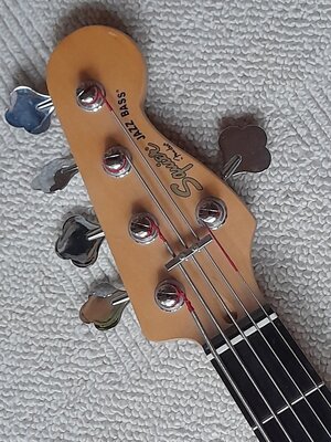 6 Squier Jazzbass 5.jpg
