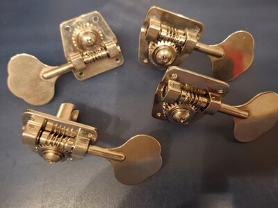 Reserviert: Gotoh GB-2 4L Nickel Bass Mechaniken Tuner 1:26 Übersetzung