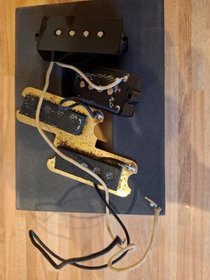 Precisionbass-Pickup aus einem Squier Bass aus 2002