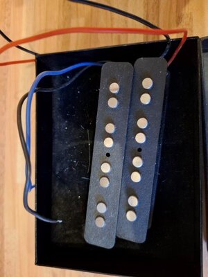 Jazzbass-pickups aus einem Squier Classic Vibe Topzustand