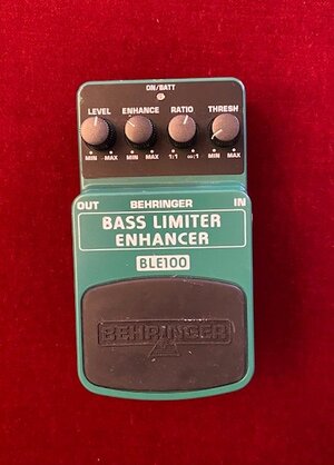 Behringer Bass Limiter Enhancer BLE100