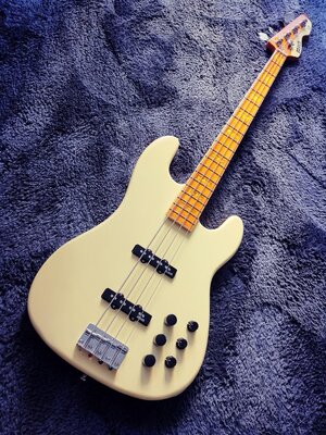 MARKBASS Gloxy MB GV4 val cream Jazz Bass