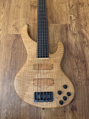 Bossa obj 5 Fretless Custom 5A Flamed Maple Super Rare