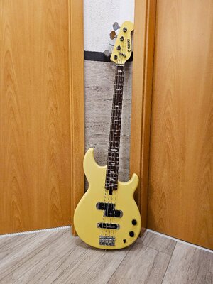 Yamaha BB424 (matching headstock) VB