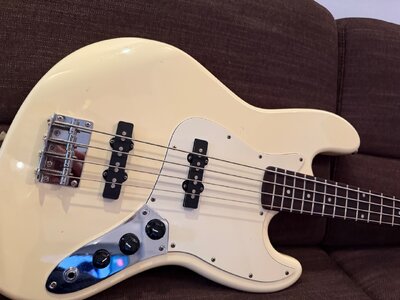 Squier Jazz Bass 62