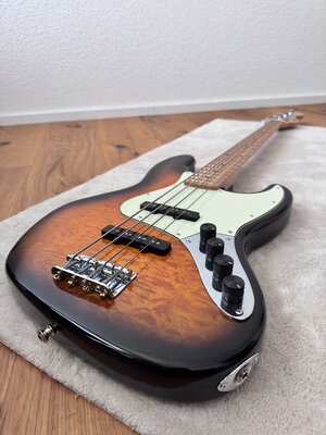 Zola 4-String Jazz Bass (Finest Swiss made, handcrafted, mit Garantie)