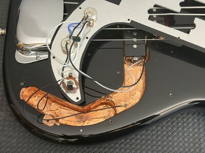 Squier Preci CV China 002.jpg