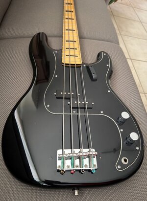 Squier Preci CV China 004.jpg